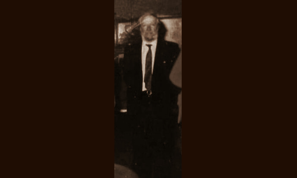 Giorgio Caretto nella sua galleria negli anni Ottanta