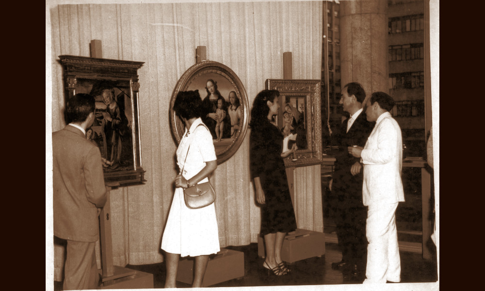 Pietro Maria Bardi all'esposizione di Pittura italiana antica a Rio de Janeiro, 1946